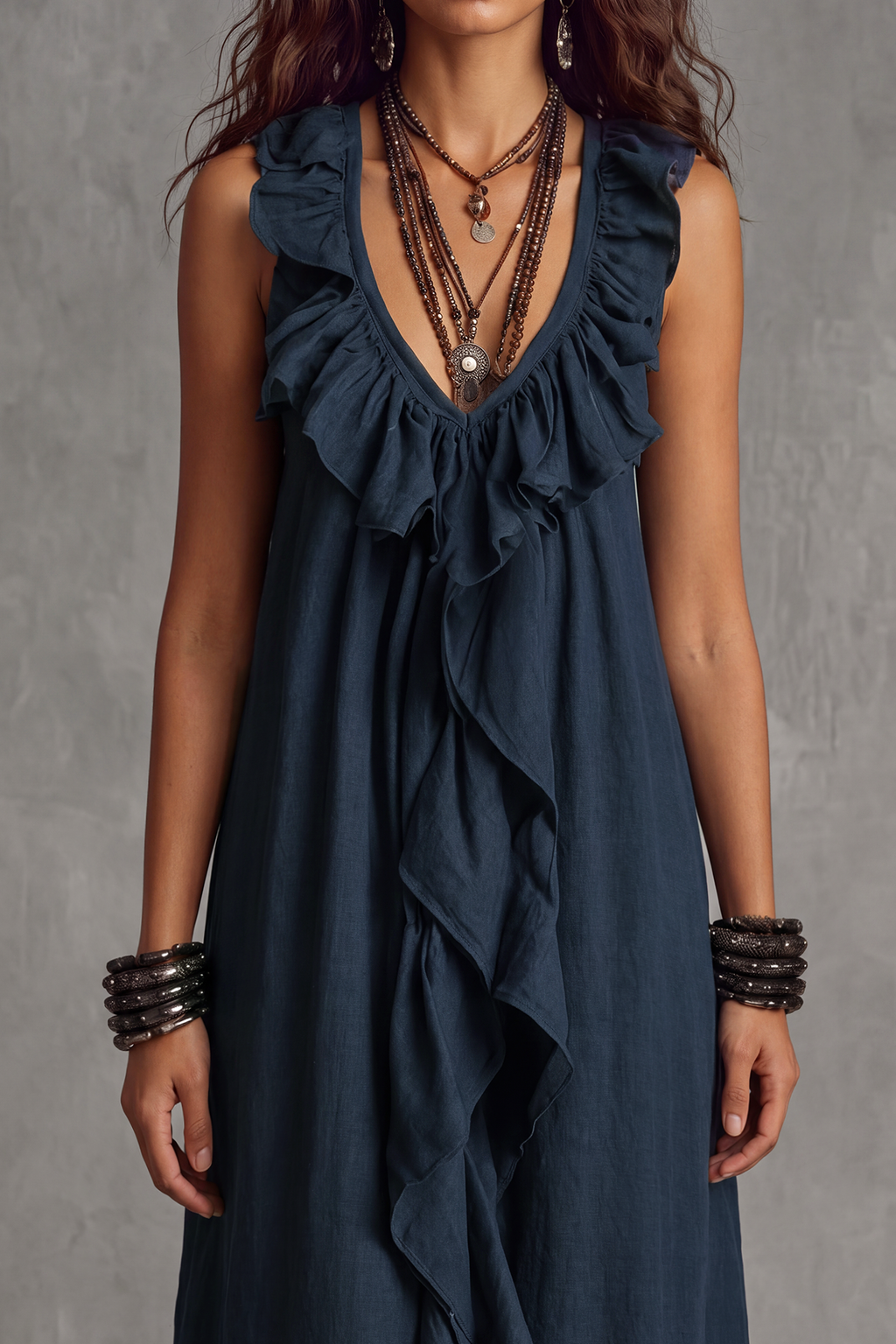 Nora — Vestido maxi escote pico con volantes, detalle